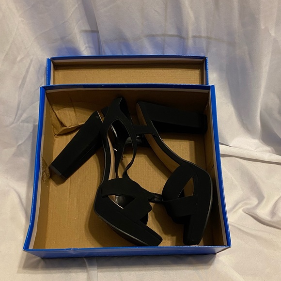 Women’s open toe strap high heels - Picture 2 of 7